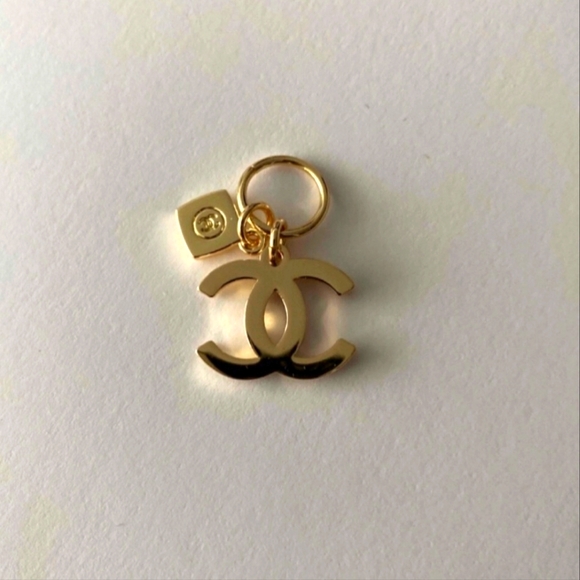 Chanel 2023 Holiday keychain from Japan - Picture 3 of 5